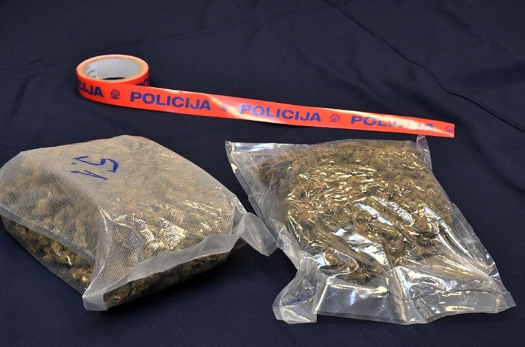 Mladić u Dugom Selu uzgajao travu, u stanu mu nađen improvizirani laboratorij