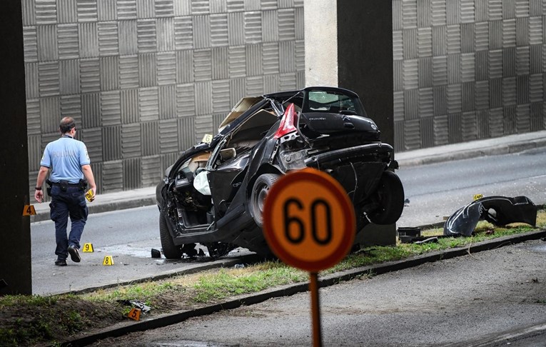 Teška nesreća u Zagrebu: Vozač poginuo, auto zdrobljen. Policija traži pomoć građana