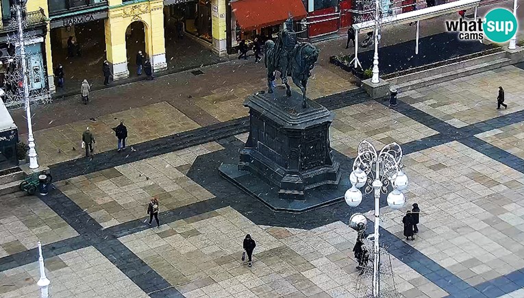 U Zagrebu jutros lagano pada snijeg. Sutra ga se očekuje još više