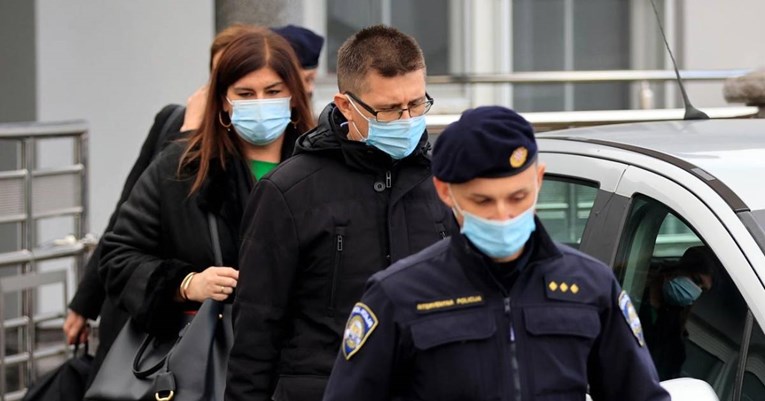 Plenkoviću, imenovao si bezveznjake i lopove za ministre. Sramotiš nas