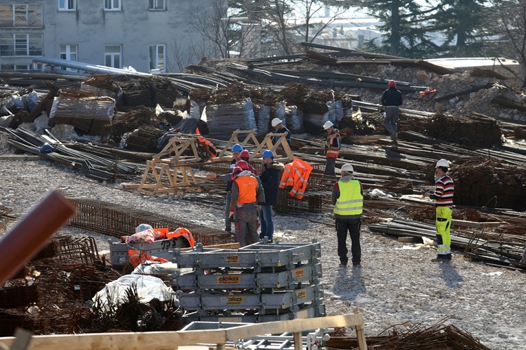Srušila se skela na radnike u Rijeci, jedan se bori za život
