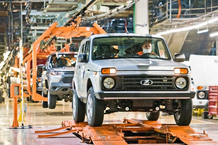 Lada jača od sankcija: Rusi pokreću proizvodnju automobila bez elektronike