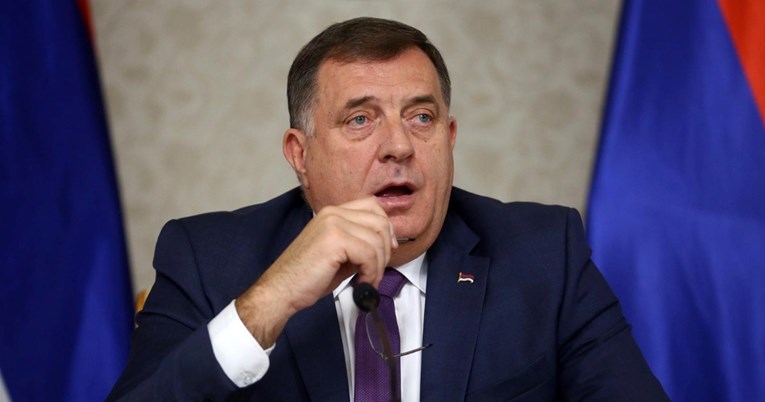 Dodik je pjesmu Pukni zoro predstavljao kao staru ratnu, evo kad je zapravo napisana