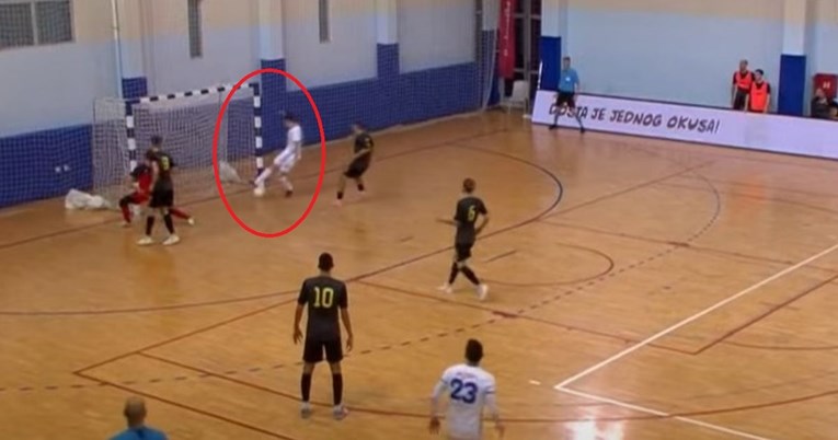 VIDEO Promašaj godine u futsal ligi. Triput je s pola metra fulao prazan gol
