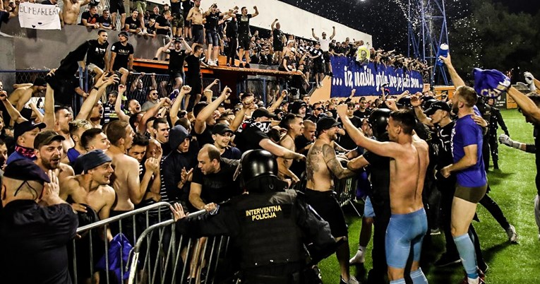 Navijači su osjetili da bi Dinamo mogao ostati bez titule. Tad je krenulo ludilo
