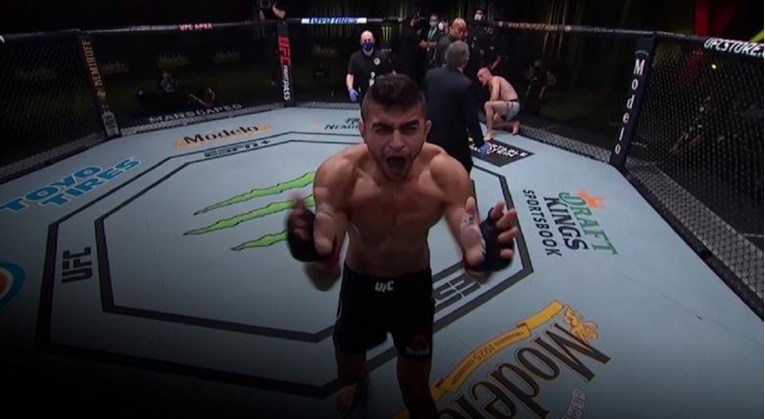 UFC borac slomio ruku svom idolu. Lom se čuo u prijenosu: Pustio sam ga iz poštovanja