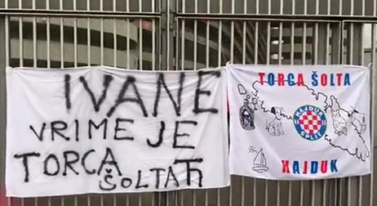 Hajdukovi navijači u Milanu izvjesili transparent kojim zovu Perišića u splitski klub