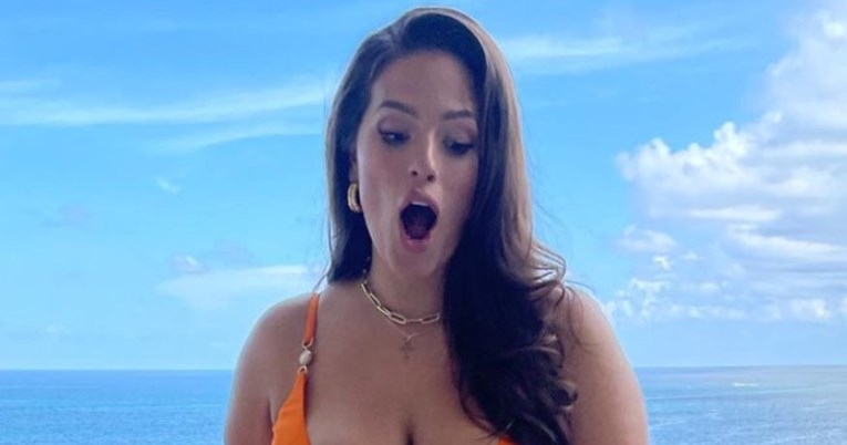 Ashley Graham ponovno pozirala potpuno gola i pokazala svoj rastući trbuh