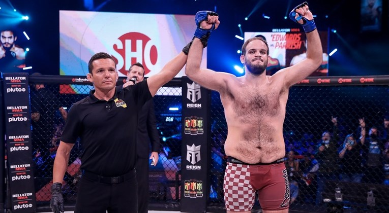 Amerikanac koji zbog Cro Copa i Cikatića nosi šahovnicu na hlačicama postao senzacija