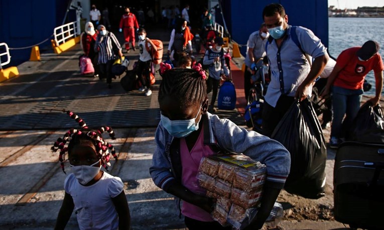 Grčka obalna straža u Egejskom moru zaustavila stotine migranata