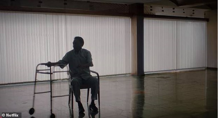 Izašao je Netflixov film o Peleu. Legenda se jedva kreće s hodalicom