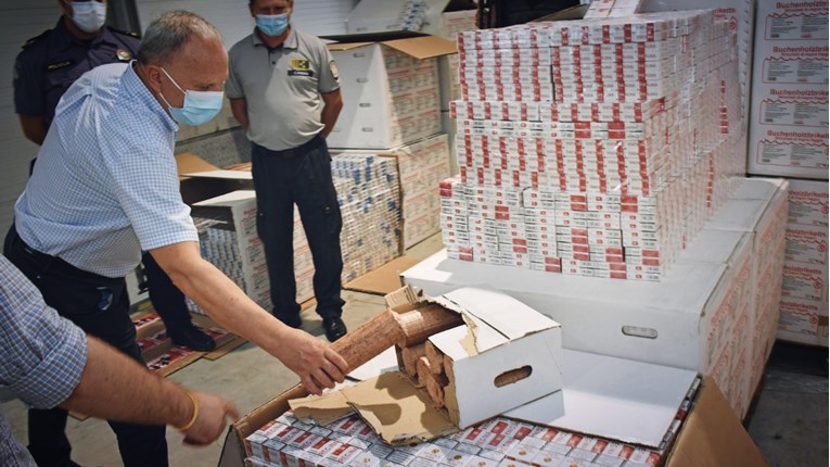 Policija kod Dubrovnika u njemačkom kamperu pronašla gotovo 1500 šteka cigareta