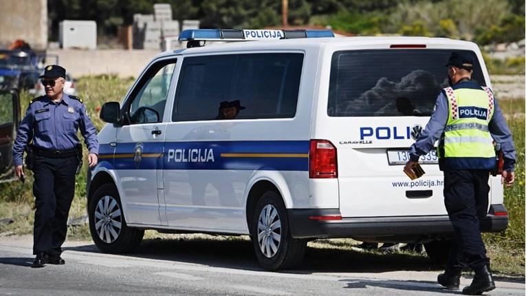 U Novalji pijan vozio u zabranjenom smjeru. Vozačka mu istekla 2008.