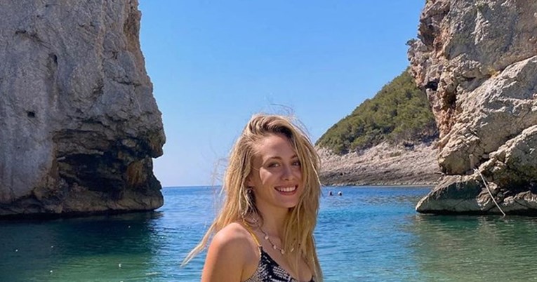 Albina pozirala s najboljom prijateljicom u bikiniju, fanovi u transu: "Najljepše"