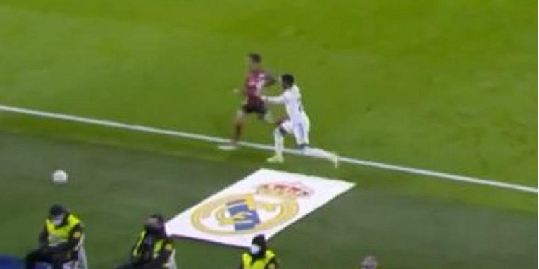 Vinicius je trčao, a ispred njega se stvorio grb Reala. Slijedio je viralni potez