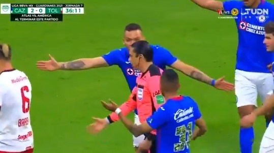 VIDEO Sudac u meksičkoj ligi spasio čisti gol i pravio se da je sve u redu