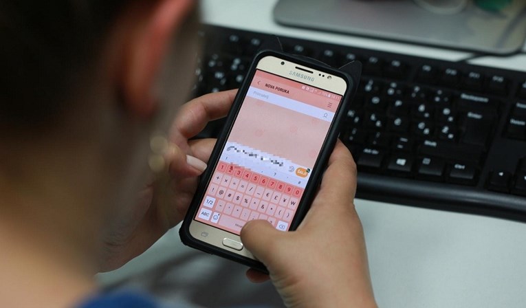 Policija upozorava na prevaru. Žena dobila SMS, s računa joj skinuli par tisuća kuna