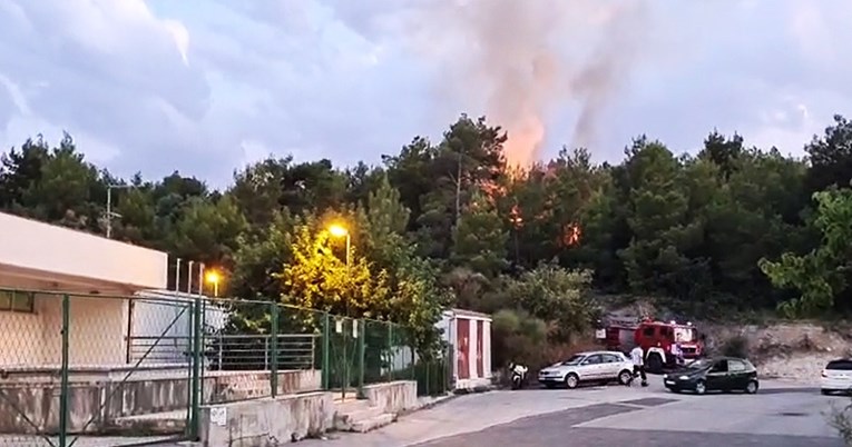 U Solinu izbio požar, kad su ga gasili, našli su tijelo muškarca