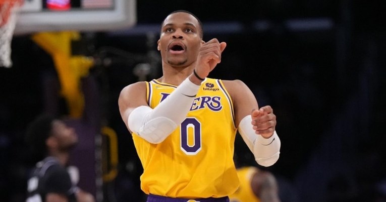 Lakersi su trebali biti najjača NBA momčad. Sad su pred raspadom