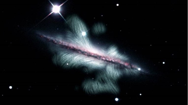 Nevjerojatna snimka: Divovsko magnetsko polje koje obavija daleku spiralnu galaksiju