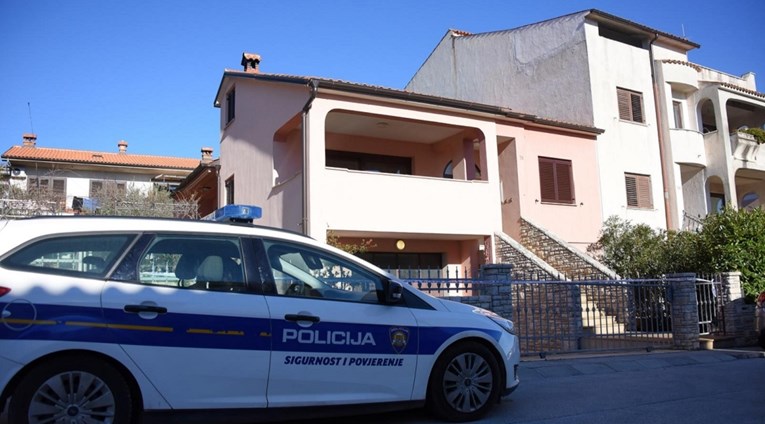 Novi detalji: Muškarac i žena ubijeni u Puli još u četvrtak. Sin ih upucao u garaži?