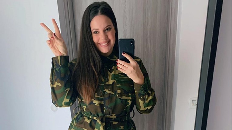 Lucija Lugomer pozirala u jako kratkoj haljini: "Ovo je veličina large"