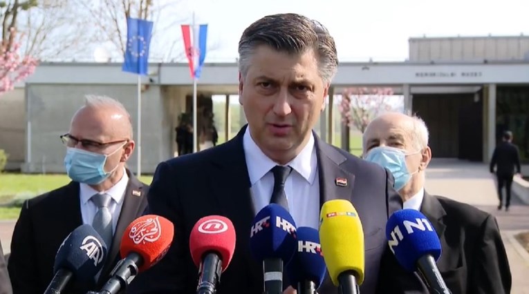 Plenković u Jasenovcu: Tko god zna našu povijest, razumije da ZDS ne treba koristiti