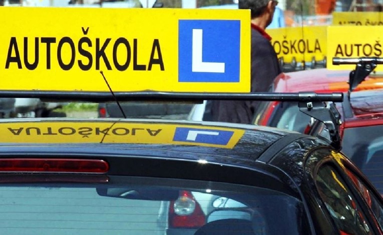 U Crnoj Gori uhićen instruktor u autoškoli, pijan je davao sate vožnje