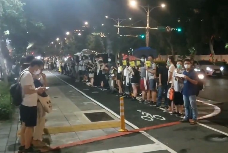Policija u Hong Kongu suzavcem rastjerala prosvjednike