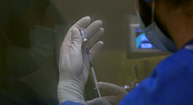 Istraživanje: Jedna doza Pfizera ili AstraZenece 80% štiti od težih oblika covida