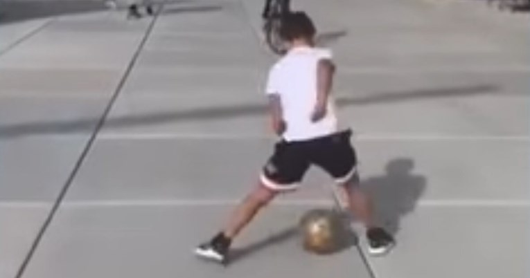 VIDEO Ivan Perišić oduševljen tehniciranjem sina Leonarda na splitskoj Rivi