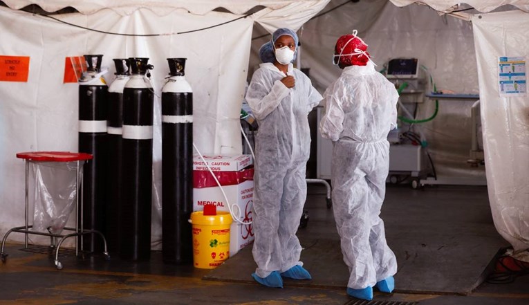 Znanstvenici: Omikron se u Južnoj Africi širi dvostruko brže od delta varijante