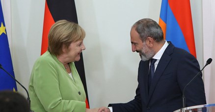 Merkel nije rekla da je nad Armencima počinjen genocid da ne naljuti Tursku
