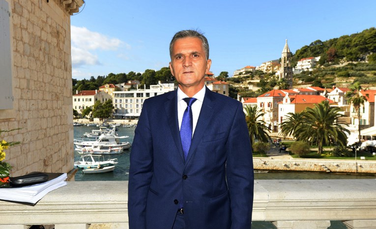 Vlada bivše objekte JNA na Visu i Lastovu stavlja u upotrebu