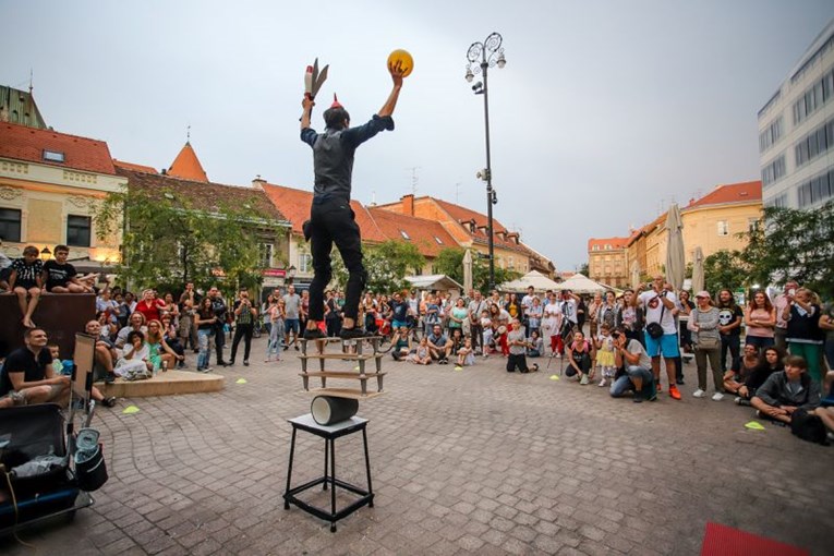 VIDEO Cest is d'Best: Pogledajte "najopasniji show festivala"