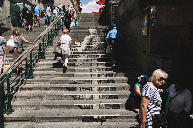 Svi pričaju o fenomenalnom crtežu na stepenicama Dolca