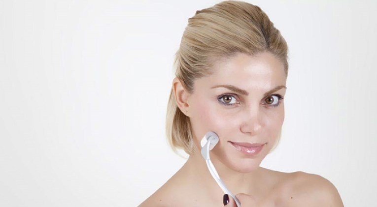 Skinite 10 godina s vašeg lica bez botoksa i filera uz Medicinski Dermaroller