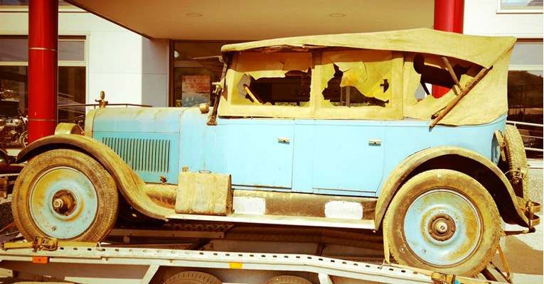Od 1941. godine je stajao skriven u Otočcu: Ovo je najstariji hrvatski auto