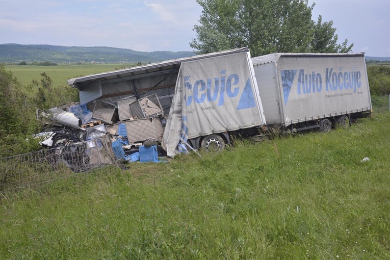 Vozač kamiona nije držao potreban razmak. Zabio se u autobus pa poginuo