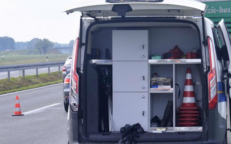 Nova nesreća na A3 kod Novske, izletio auto s kamp-kućicom. Dvoje ozlijeđeno