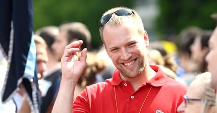 Saucha se pojavio na Povorci ponosa pa se slikao sa SDP-ovcima