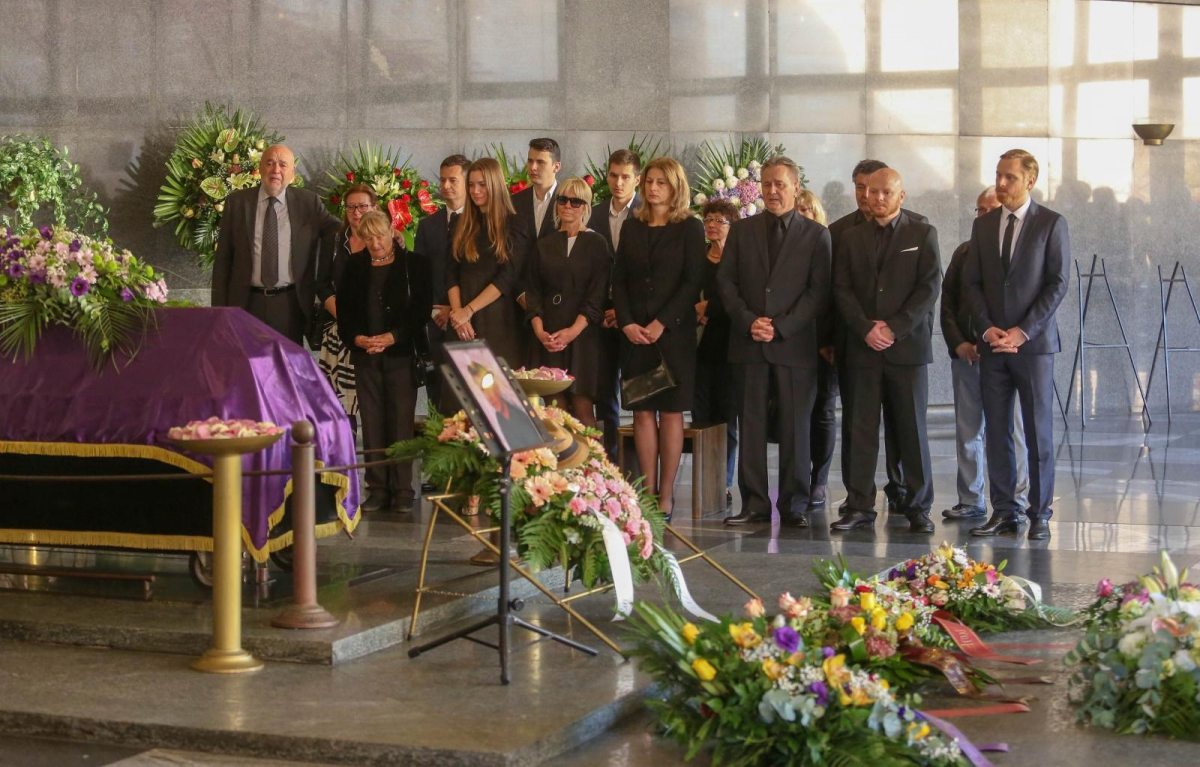 najbolji prijatelj izlazi s mojim bivšim mužem20 godina izlazi 40 godina stara žena