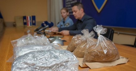 Osječka policija otkrila pet dilera, zaplijenili im dvije i pol kile marihuane