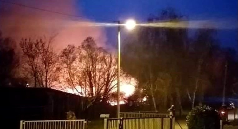 FOTO Požar u zagrebačkoj Dubravi, izgorjela poznata pečenjarnica