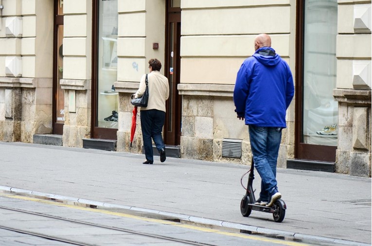 GLAS traži da se hitno regulira vožnja električnih romobila: "Rizici su veliki"