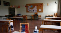 Grčki učenici morat će nositi maske u učionicama, osigurat će im ih škola