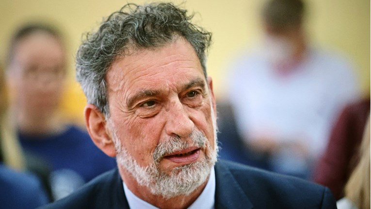 Fuchs: Mijenjat ćemo odluku o upisu u srednje škole