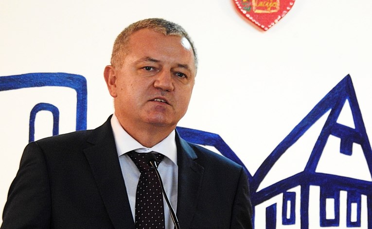 Horvat uručio ugovore za sufinanciranje projekata gradova i općina
