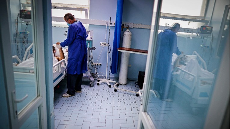 Porast broja novozaraženih u Crnoj Gori. Najviše mladih i necijepljenih