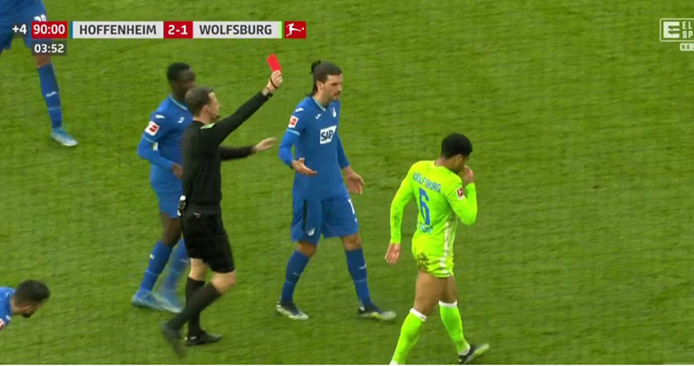 Definicija nesportskog prekršaja u Bundesligi. Igrač Wolfsburga dobio direktni crveni